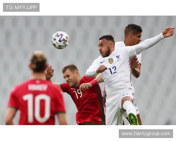 全球瞩目的二十大足球明星盘点他们的传奇故事与精彩瞬间