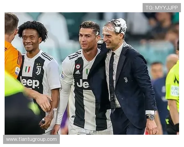 光辉岁月与足球明星的传奇故事与激情瞬间回顾